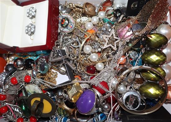 A mixed quantity of costume jewellery including a pair of white metal and paste earrings.